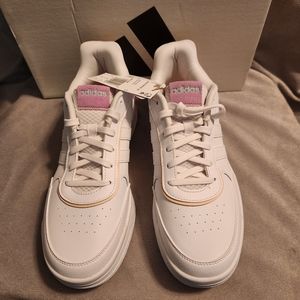 adidas Women's Postmove Se Basketball Shoe - White/Pink